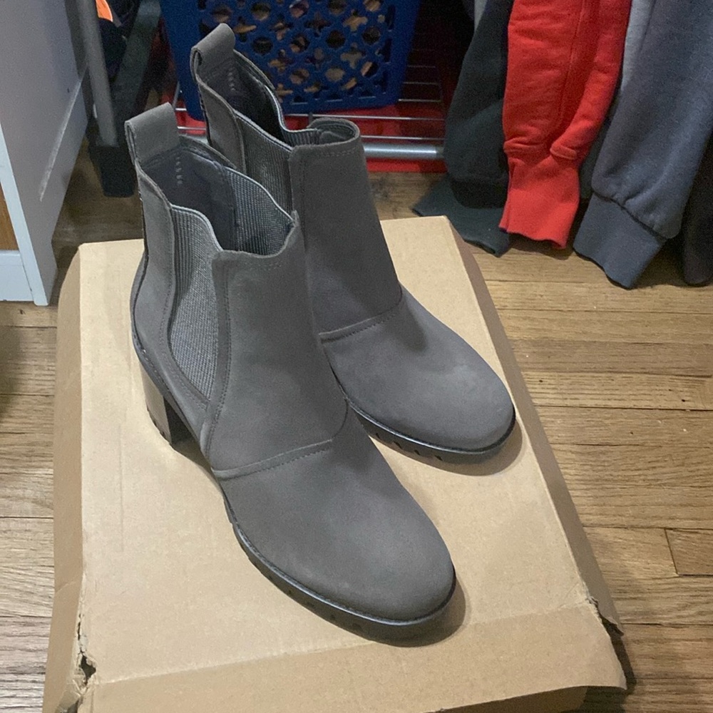 Bnwt Ugg w hazel size 8